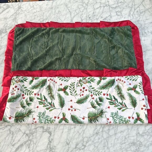 Minky Couture Winter Berry Pine Christmas Blanket Toddler Size - Picture 6 of 6